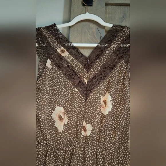 H&M Chiffon Romper brown and pink floral. Size 4 - Picture 8 of 11